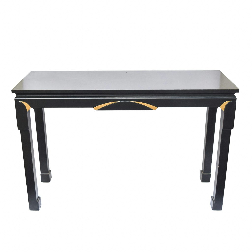 Russian Woman And Pay Asian Style Console